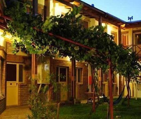 La Tosca Hostel Пуерто Мадрин Екстериор снимка