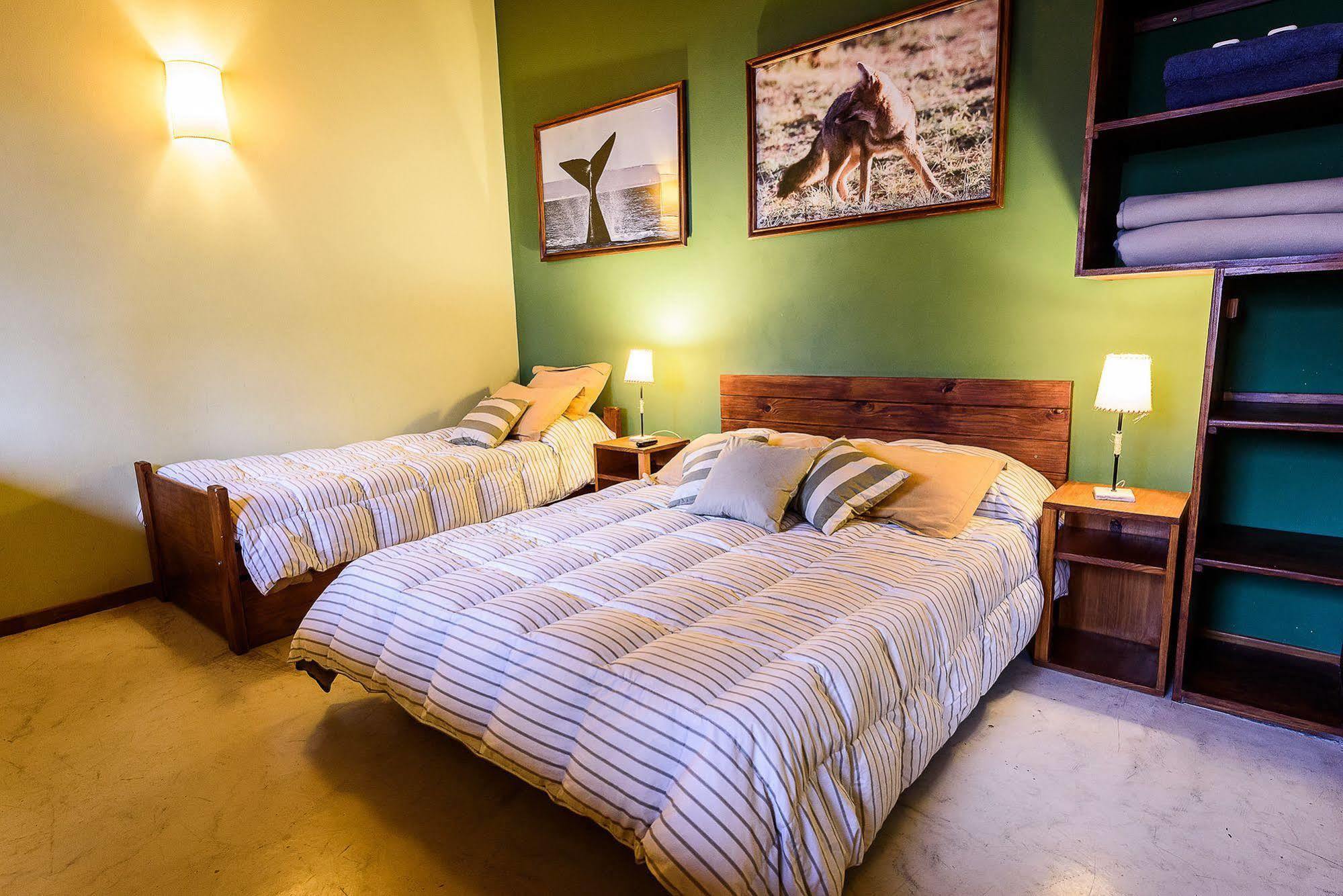 La Tosca Hostel Пуерто Мадрин Екстериор снимка