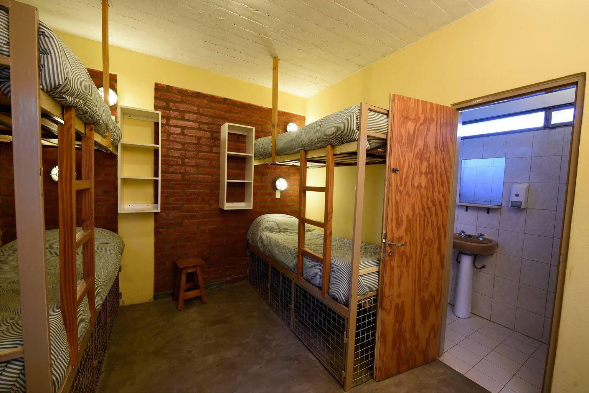 La Tosca Hostel Пуерто Мадрин Екстериор снимка