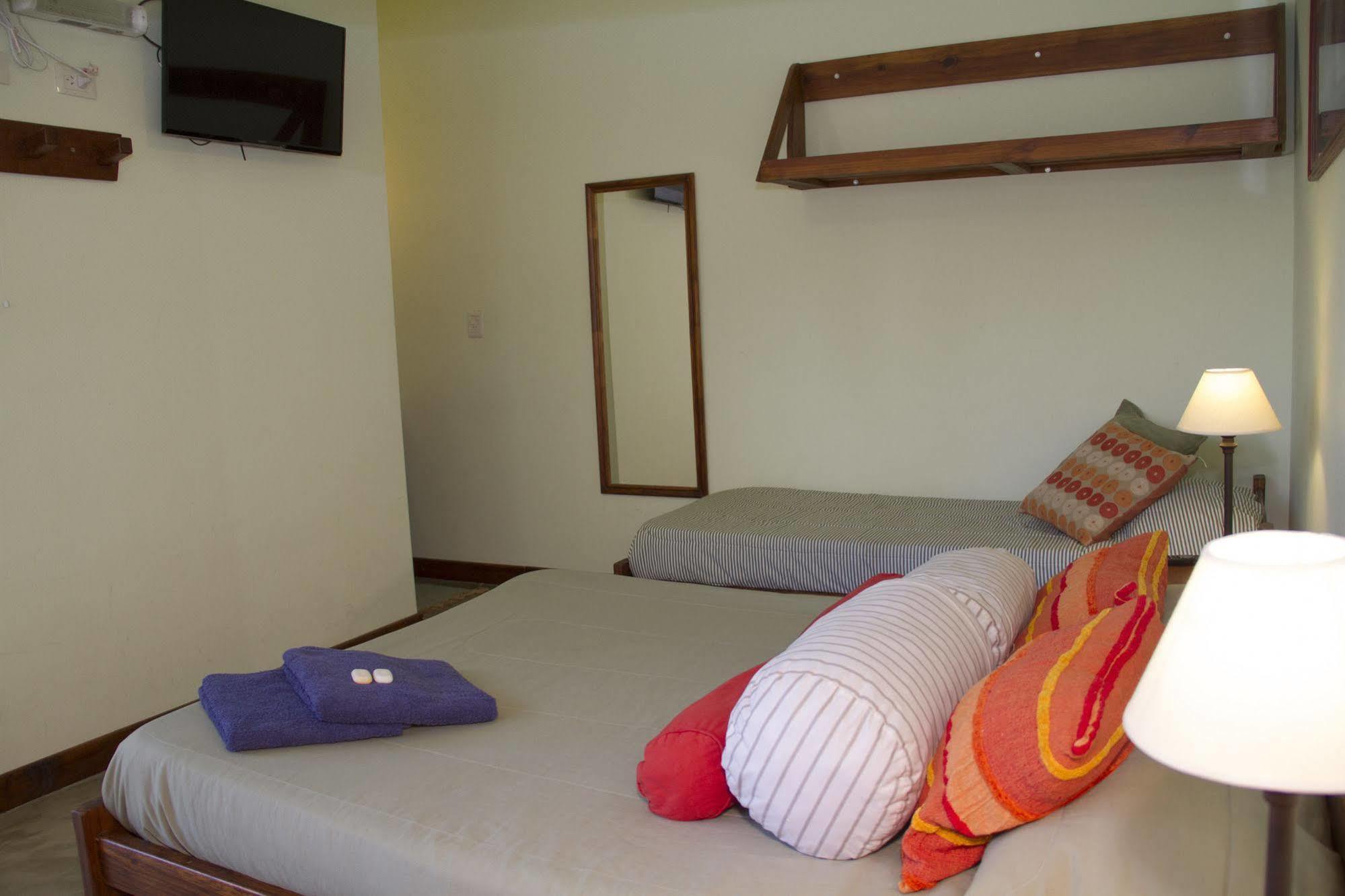 La Tosca Hostel Пуерто Мадрин Екстериор снимка